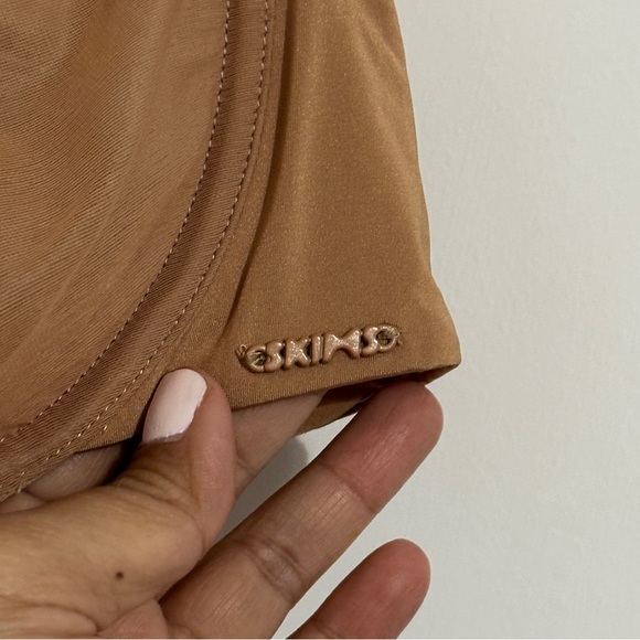 NWOT Skims no show balconette bra size 40C - Picture 2 of 5